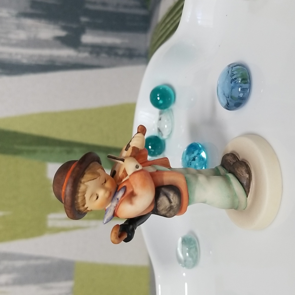 Goebel Hummel Mini Figurine 1984 The Little Fiddler With Violin Mark 6
